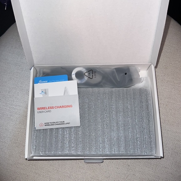 Seneo 2in1 Wireless Charger PA150A for All Qi enabled iPhones & Apple Watch - Picture 7 of 13